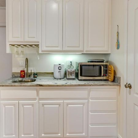 Gulf Breeze Vacation Rental For 2 With Pool Access! 外观 照片