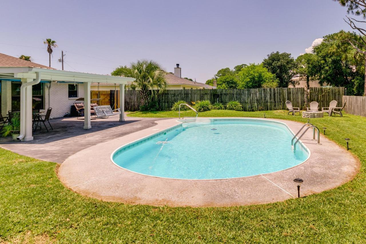 Gulf Breeze Vacation Rental For 2 With Pool Access! 外观 照片